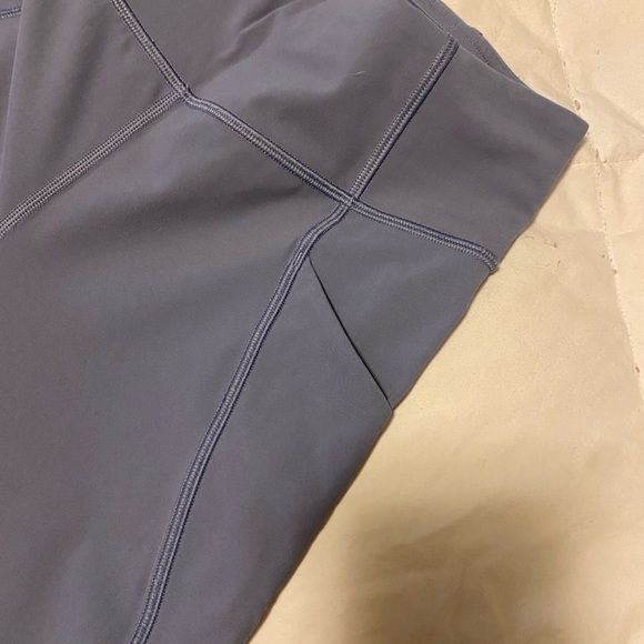Lululemon athletic cropped leggings with pockets - Picture 5 of 5